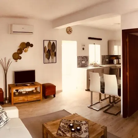 Town House With Patio In Quiet Residential Area 10 Min From Beach Torremolinos Buitenkant foto