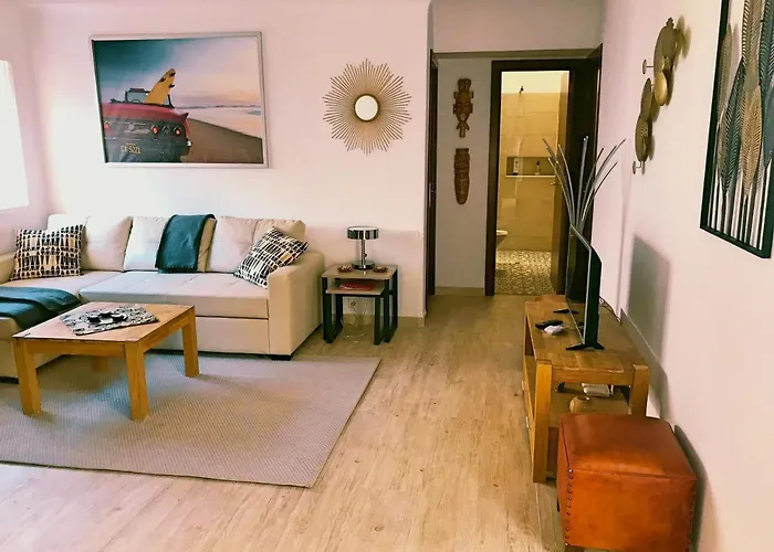 Town House With Patio In Quiet Residential Area 10 Min From Beach